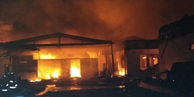 diduga karena lampu teplok jatuh rumah terbakar saat penghuni pergi Kilas Totabuan