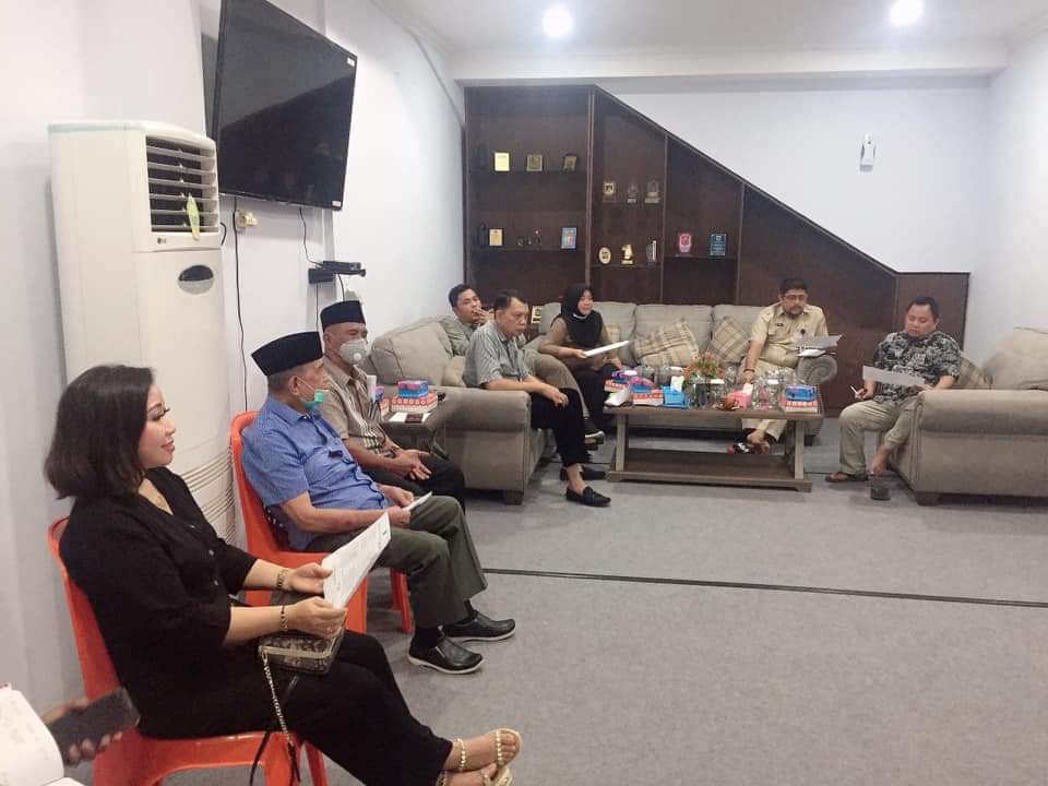 Rapat Dihadiri anggota DPRD Kotamobagu dan Sekretaris Kilas Totabuan