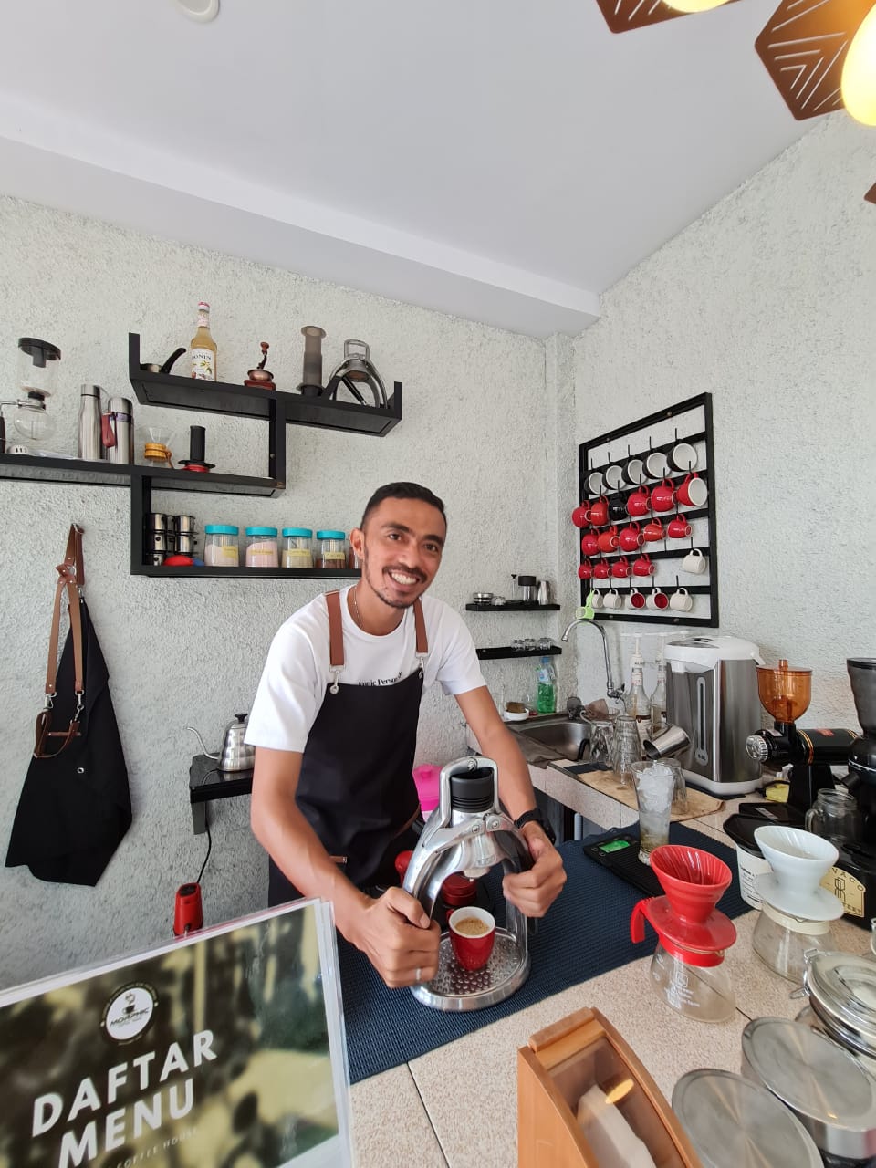 Barista dan Owner Morphic Coffee Haouse