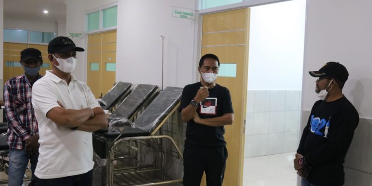 Bupati dan Wakil Bupati Saat Meninjau Kesiapan Ruangan dan Alat Kesehatan di Rumah Sakit Pratama