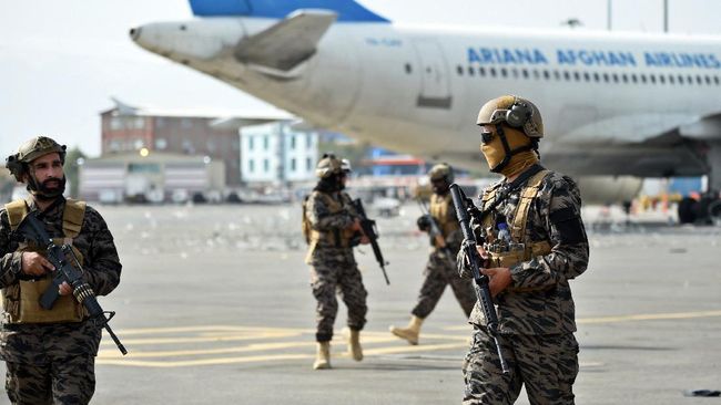 momen pasukan taliban kuasai bandara kabul 169 Kilas Totabuan